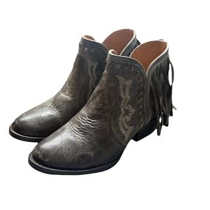 Women’s Size 8.5 Sterling River Cowgirl Fringe Ankle Booties Gray/Black Festival